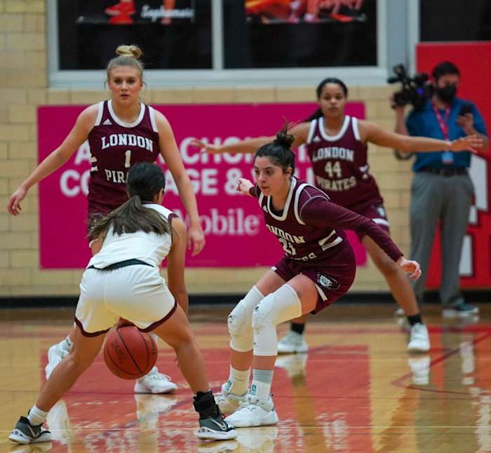 mathis-london-girls-basketball-playoffs00027